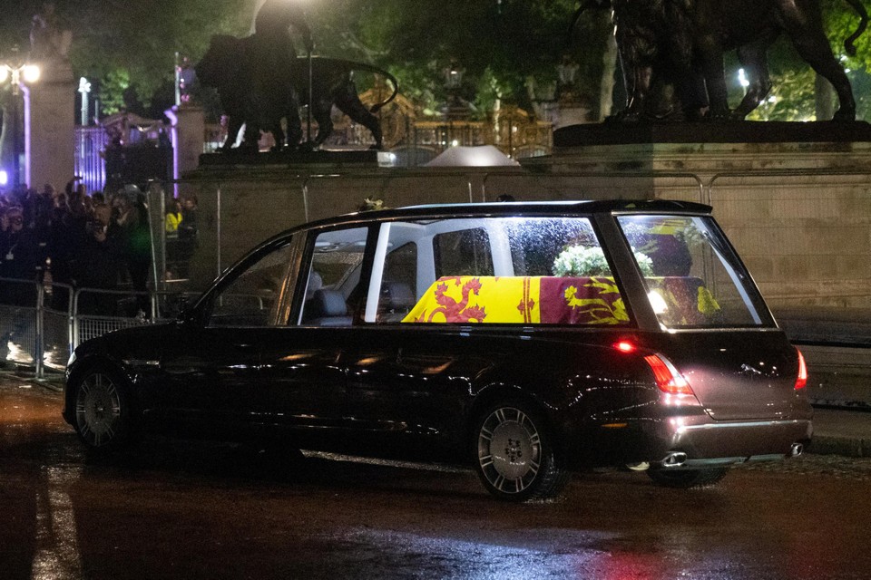 De lijkwagen van de Queen. 