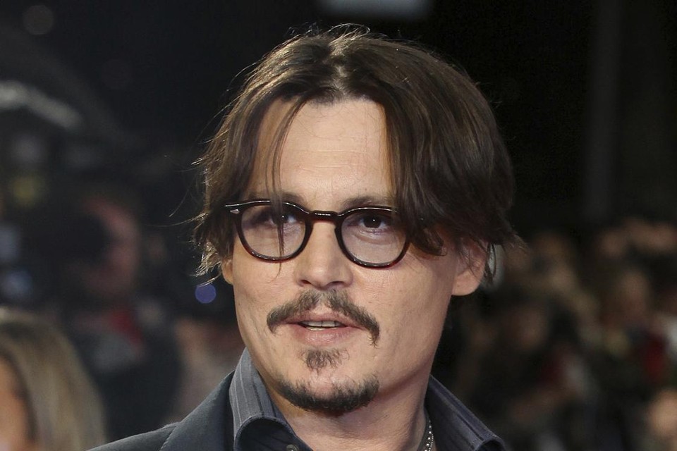 Peu de gens savent que Johnny Depp réalise également.  La dernière fois que cela s'est produit, c'était pour le film 'The Brave' avec Marlon Brando.