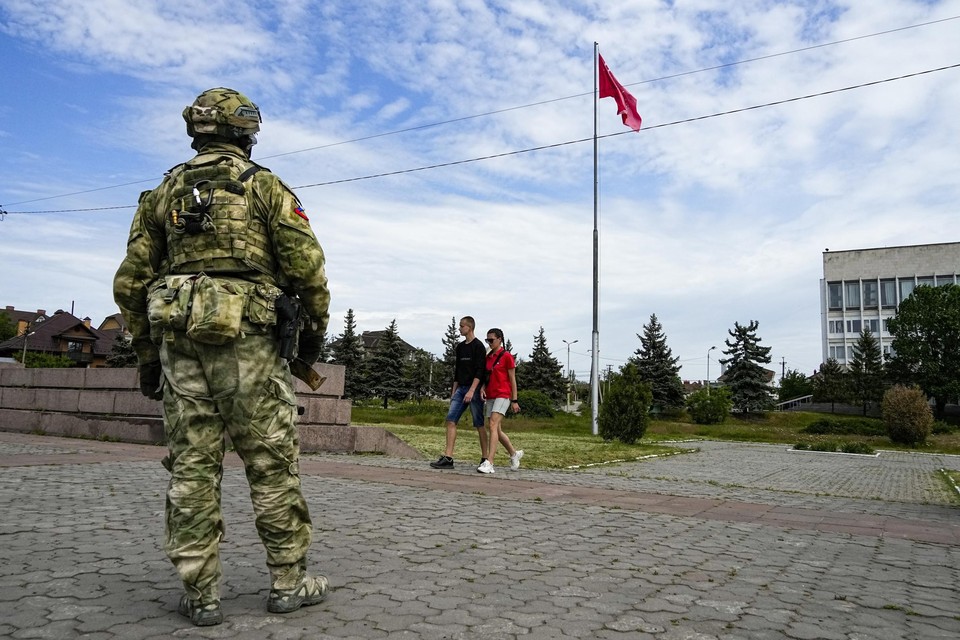 Een Russische soldaat in Kherson 