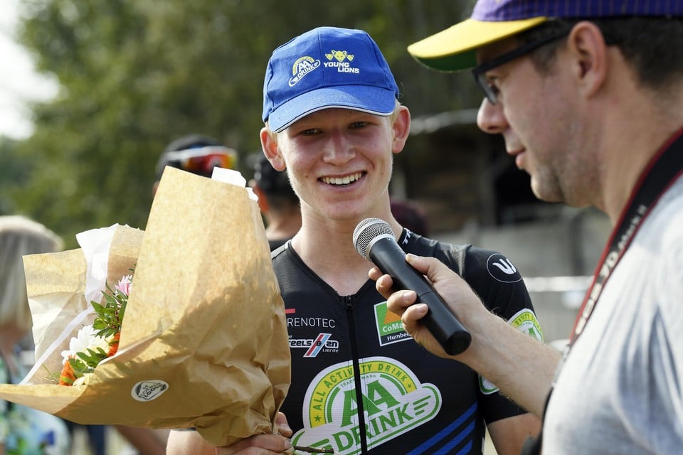 Seppe Van Den Boer won in Koningshooikt een eerste cross dit seizoen.