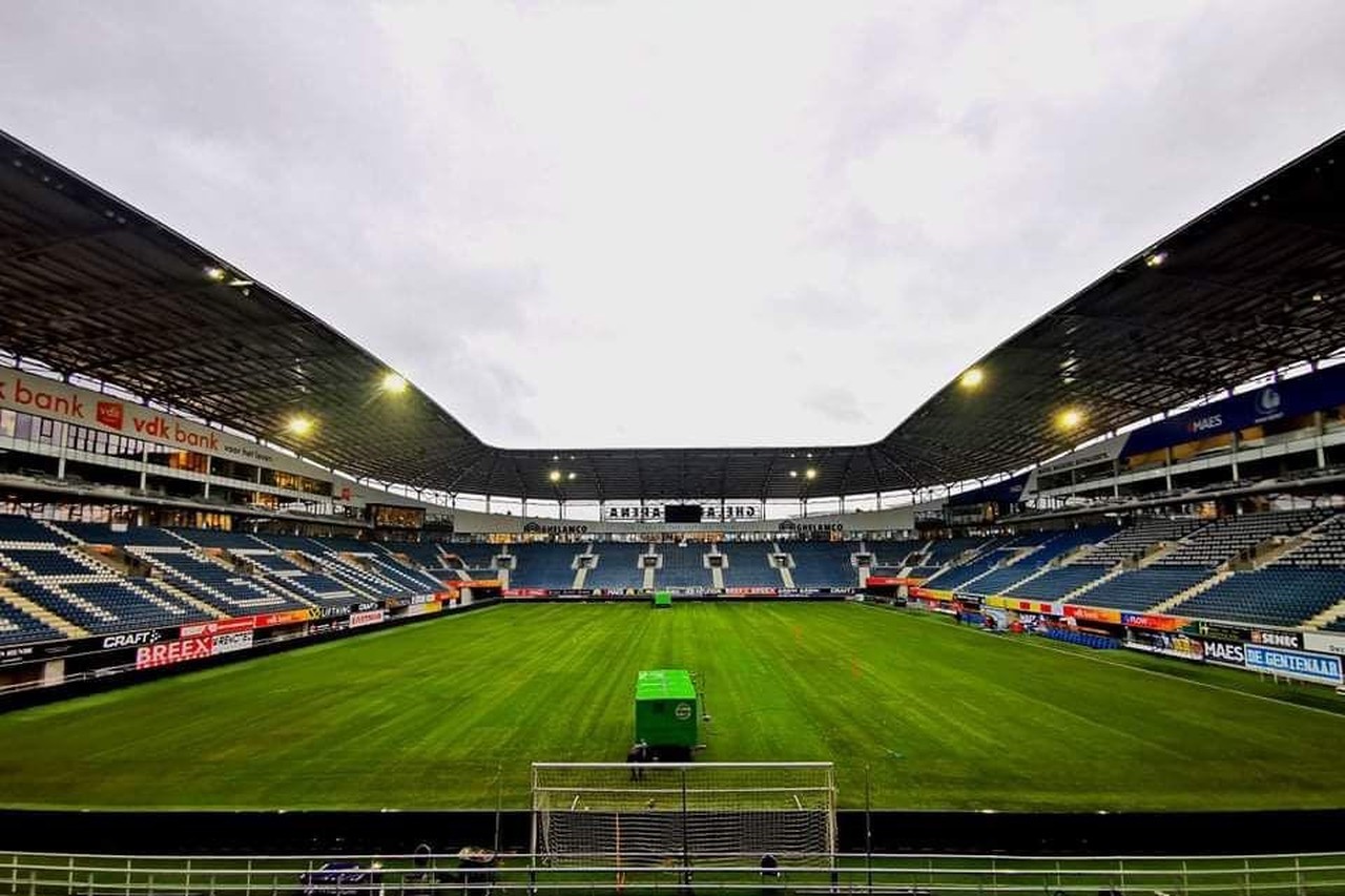 Kaa Gent Heeft Opnieuw Een Nieuwe Grasmat Vuurdoop Zondag Tegen Standard Gent Het Nieuwsblad Mobile