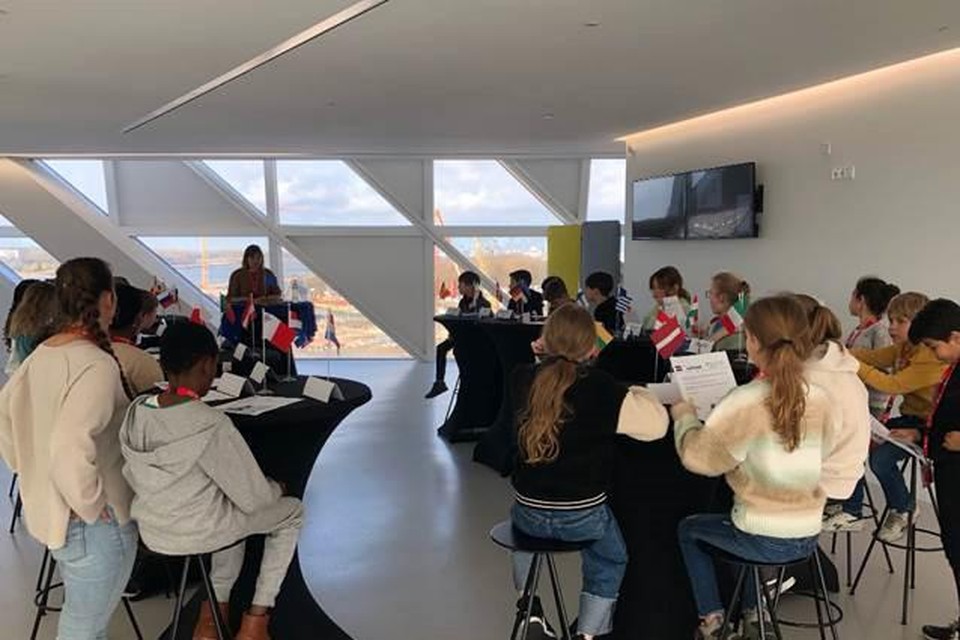 De leerlingen van de Sint-Hubertusschool uit Niel in actie tijdens EUropa Xpert