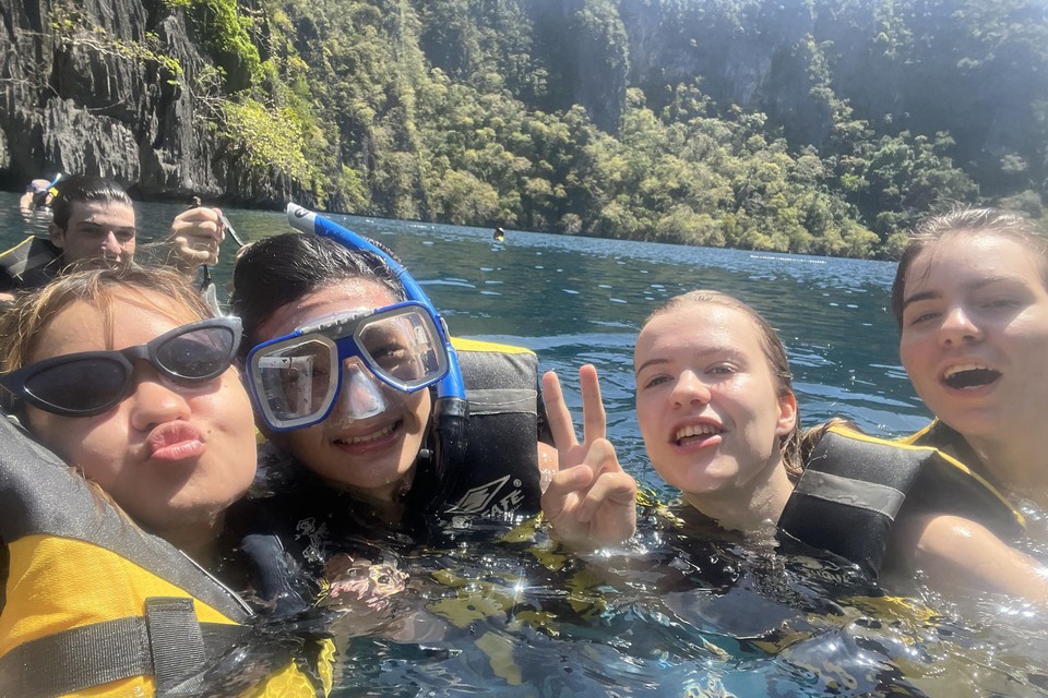 Selena ging met haar medestudenten op vakantie naar het Filipijnse eilandje Palawan. “We gingen daar snorkelen bij een schip uit de Tweede Wereldoorlog.”