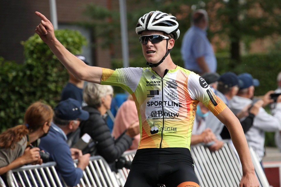 Axel Vandamme snelde solo naar de overwinning en de provinciale titel.