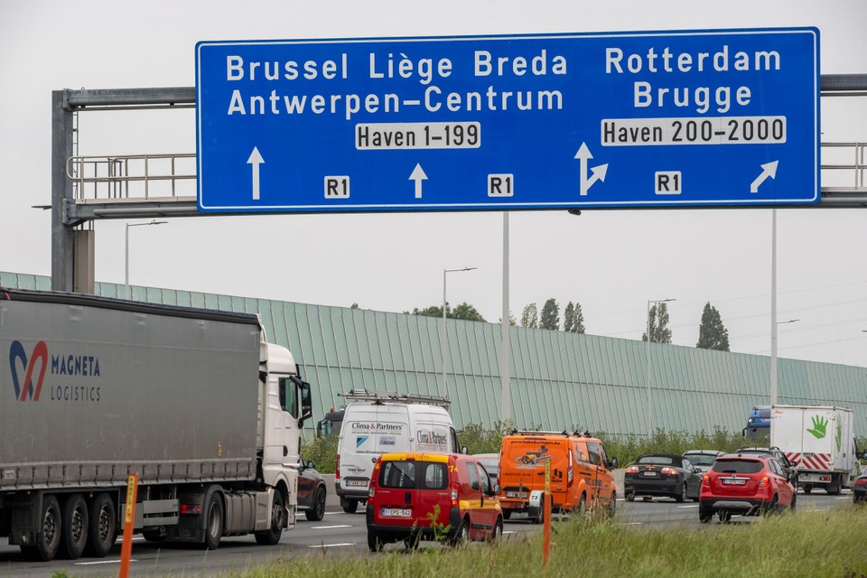 In mei was er ook ophef over borden. Minister Lydia Peeters wilde dat Liège weer Luik werd.