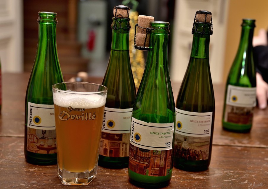 De Oude Geuze Thevenet van Den Herberg is er in zes verschillende flesjes met allemaal een ander etiket. Foto idh