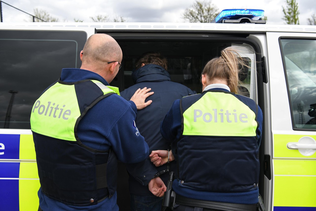 Politie Arresteert Verschillende Verdachten Van Drugshandel: Drie ...