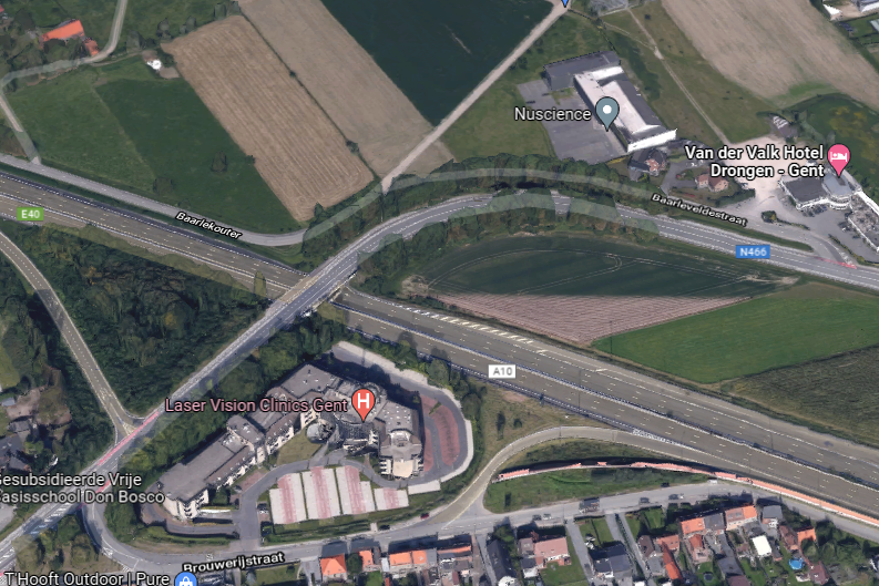 De eerste is de brug van de Deinsesteenweg (N466), die Gent verbindt met Baarle. 