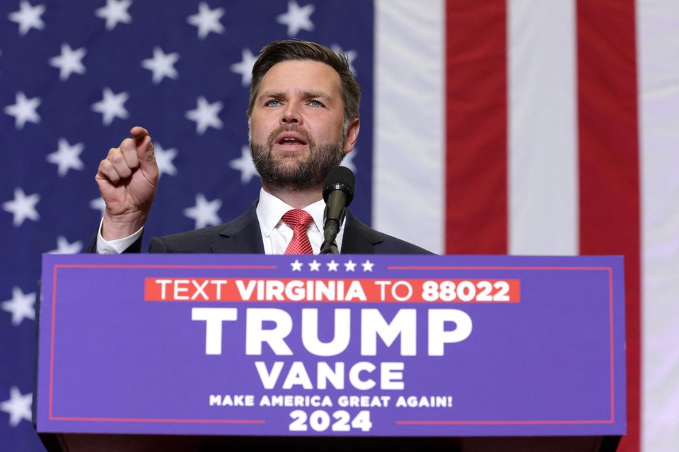 J.D. Vance is de ‘running mate’ van Donald Trump, wat wil zeggen dat hij vicepresident wordt van de VS als Trump de presidentsverkiezingen wint.