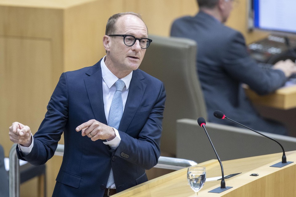 Minister Weyts tijdens debat in Vlaams Parlement.