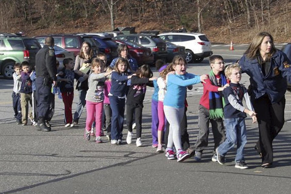 Op 14 december 2012 maakte een schutter 26 dodelijke slachtoffers in de Sandy Hook lagere school 
