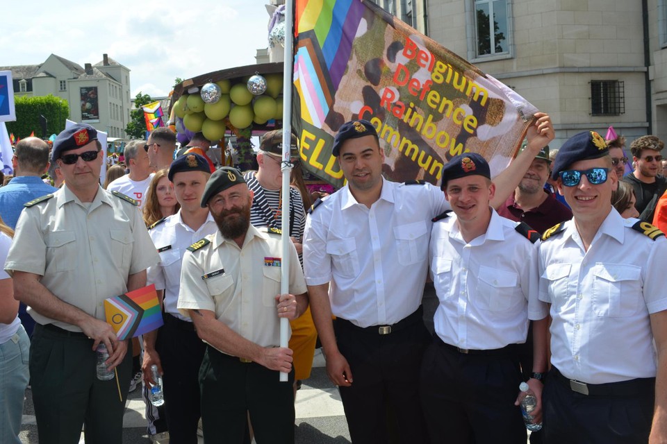 Militairen lopen voor het eerst in uniform mee in Brussels Pride: Ã¢â‚¬Å“Het  flamboyante moeten we zo wel achterwege latenÃ¢â‚¬Â (Brussel) | Het Nieuwsblad  Mobile