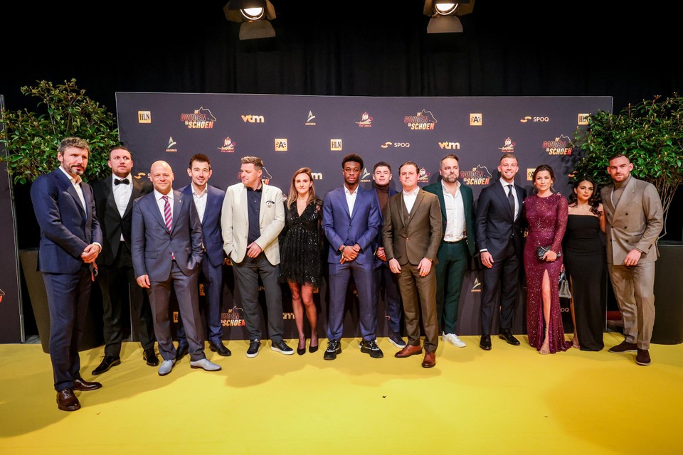 Antwerp sent an impressive delegation.  You will recognize, among others, trainer Mark van Bommel on the left and Toby Alderweireld, the fourth from the right.