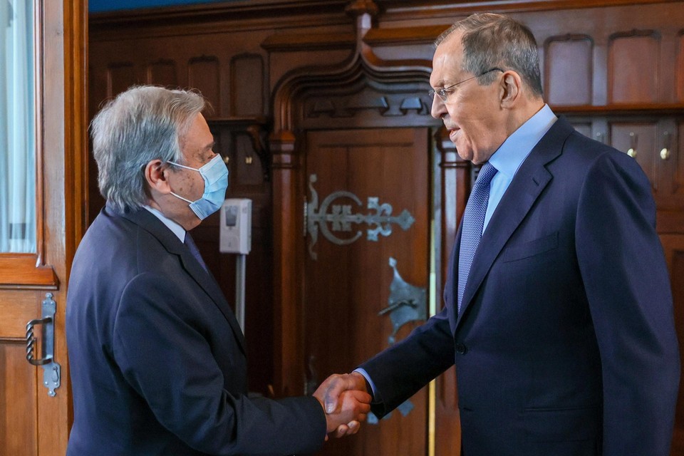 VN-secretaris-generaal Antonio Guterres met de Russische minister van Buitenlandse Zaken Sergej Lavrov. 