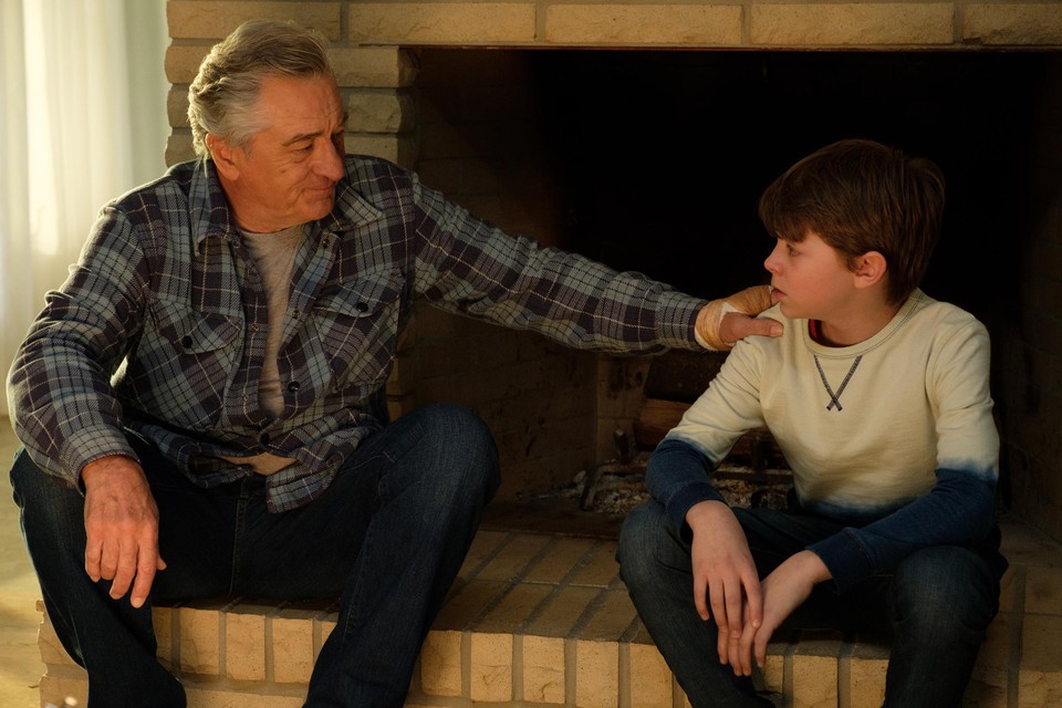 In speelt Robert De Niro een grootvader die op voet van oorlog leeft met zijn kleinzoon. 