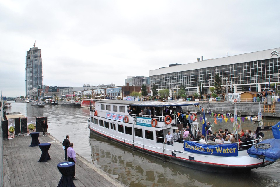 De gemeenten vragen dat een ‘snelle en efficiënte’ waterbus wordt ingelegd op het Zeekanaal.