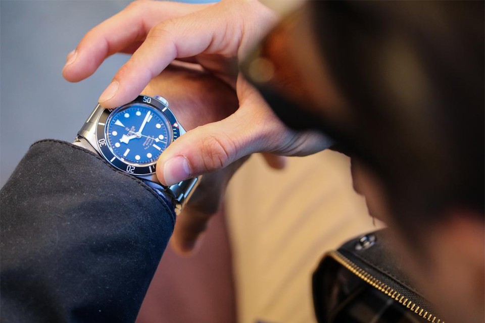 Zaakvoerder failliete horlogewinkel Saxon fikse boete omdat hij 100.000 euro aan niet uitbetaalde | Het Nieuwsblad Mobile