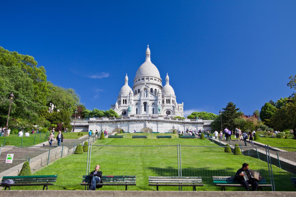 De Sacré Coeur boven op Montmartre werd samen met de Square Louise en haar 222 trappen erkend als ‘monument historique’. 