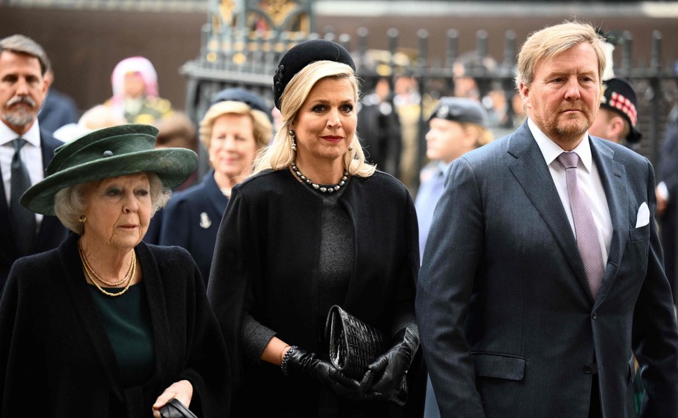 De Nederlandse prinses Beatrix, koningin Máxima en koning Willem-Alexander. 