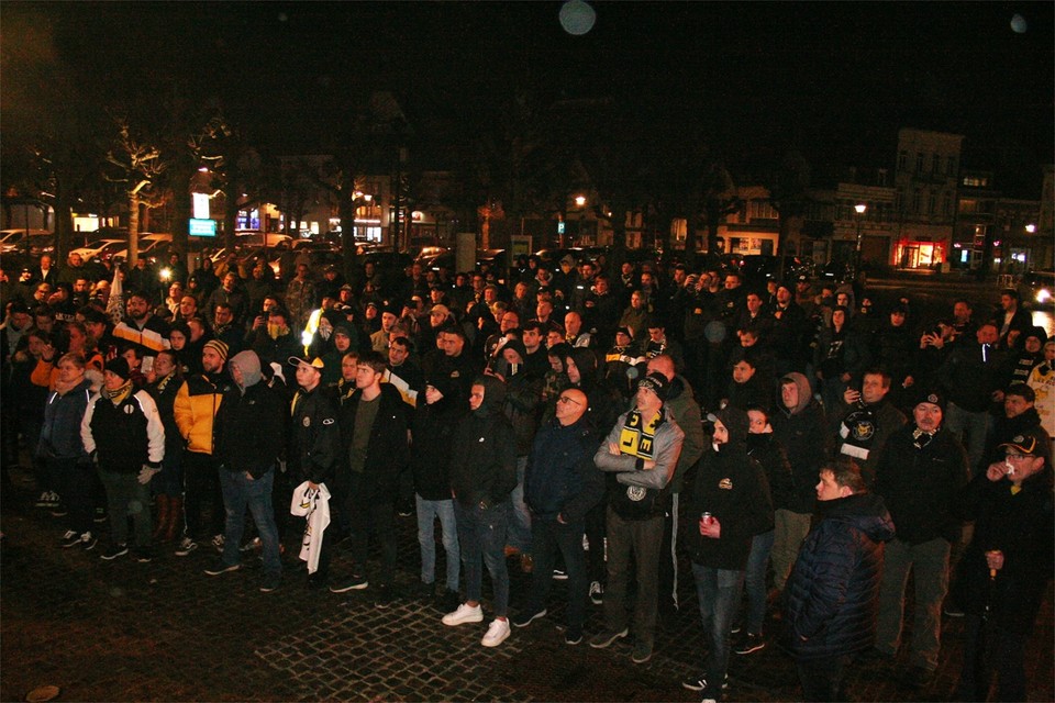Zo’n driehonderd supporters verzamelden woensdagavond op de Markt.
