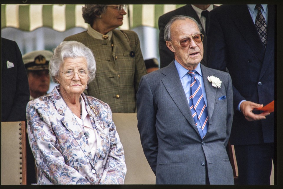 Mocht Juliana niet voor Bernhard overleden zijn, dat was ze geconfronteerd geworden met het feit dat ze minder persoonlijk spullen erfde van haar man dan een van zijn minnaressen.