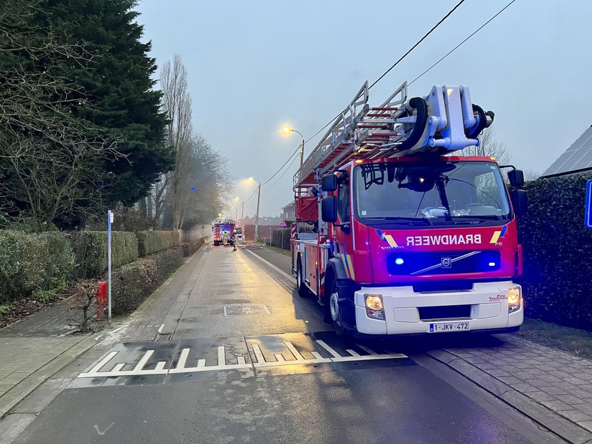 Door de interventie van de brandweer is de Heistsebaan plaatselijk afgesloten.