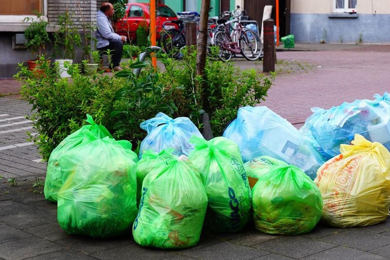 Einde kleur ambitie 18,40 euro voor een rol vuilniszakken? Niet iedereen kan dat betalen”  (Gent) | Het Nieuwsblad Mobile