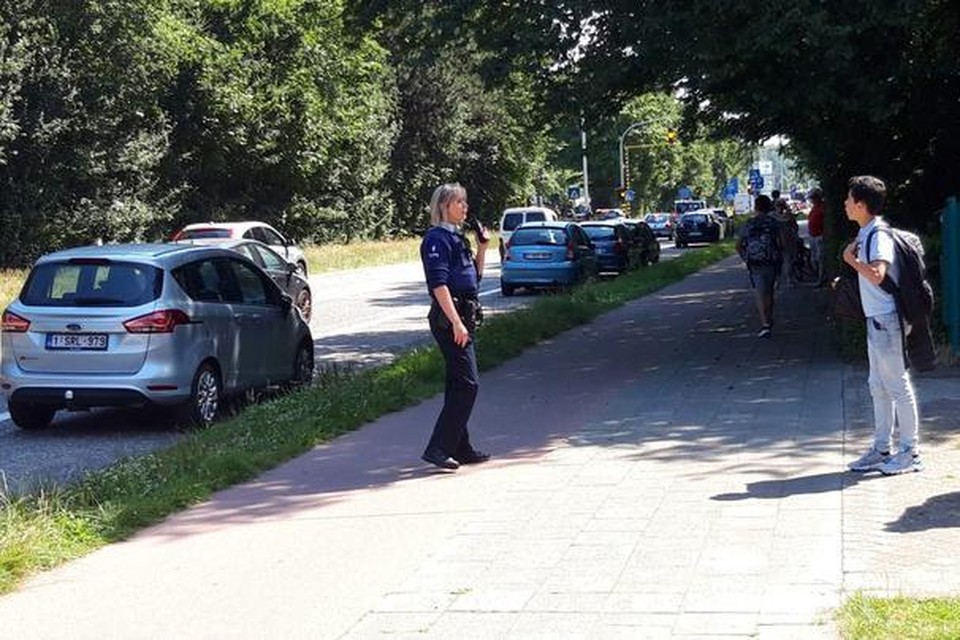 De politie zette alle in- en uitgangen van het stadspark in Turnhout af om de ontsnapte gevangene op te sporen. 