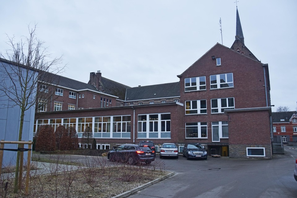 De gebouwen die later zijn aangebouwd zoals de studiezaal en de keuken, worden afgebroken.