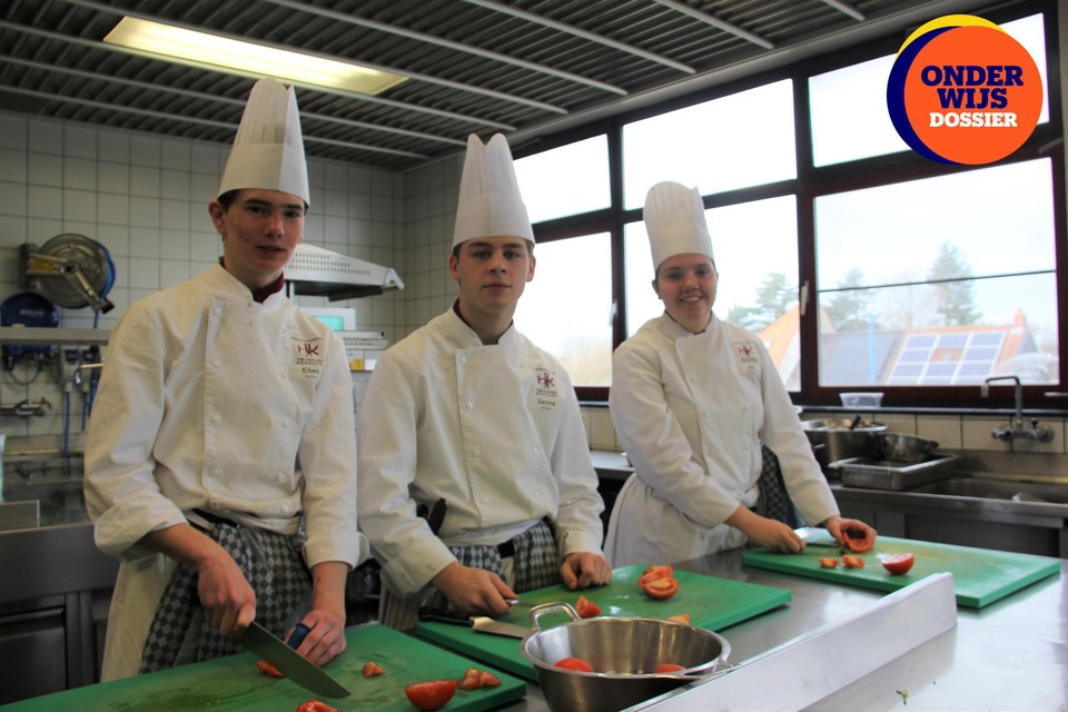 In de keuken koken leerlingen vol passie voor echte gasten.