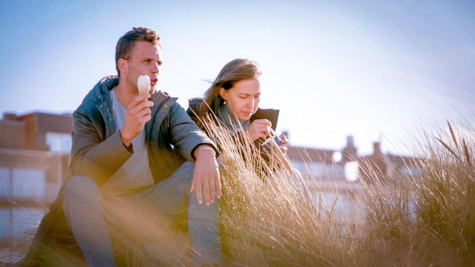 Stef en Leen beleven hun romantisch weekend aan zee, maar het loopt toch niet zoals het zou moeten.