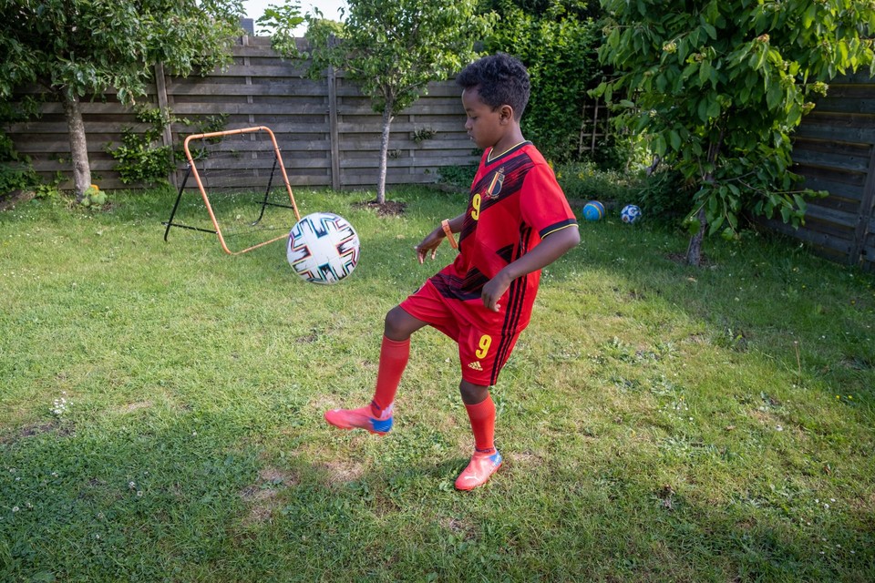 Nayo Merga Maerevoet (11) werd het slachtoffer van racisme tijdens een voetbalwedstrijd. 