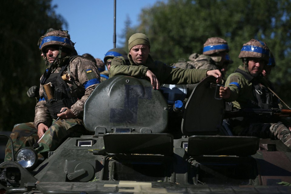 Oekraïense soldaten onderweg naar de frontlijn in Oost-Oekraïne 