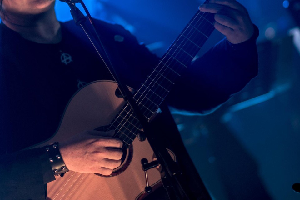 Xavier Kruth wordt geruggensteunde door Crooniek.
