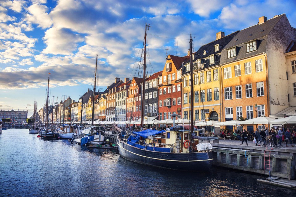 De kleurrijke huizen in Nyhavn in Kopenhagen.