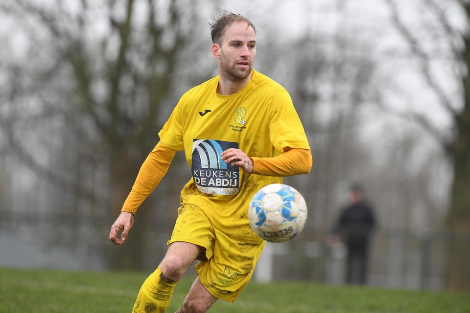 Niels Van Kerkhoven verlengde zijn contract in de Denderweg waar hij straks aan zijn achtste seizoen begint.