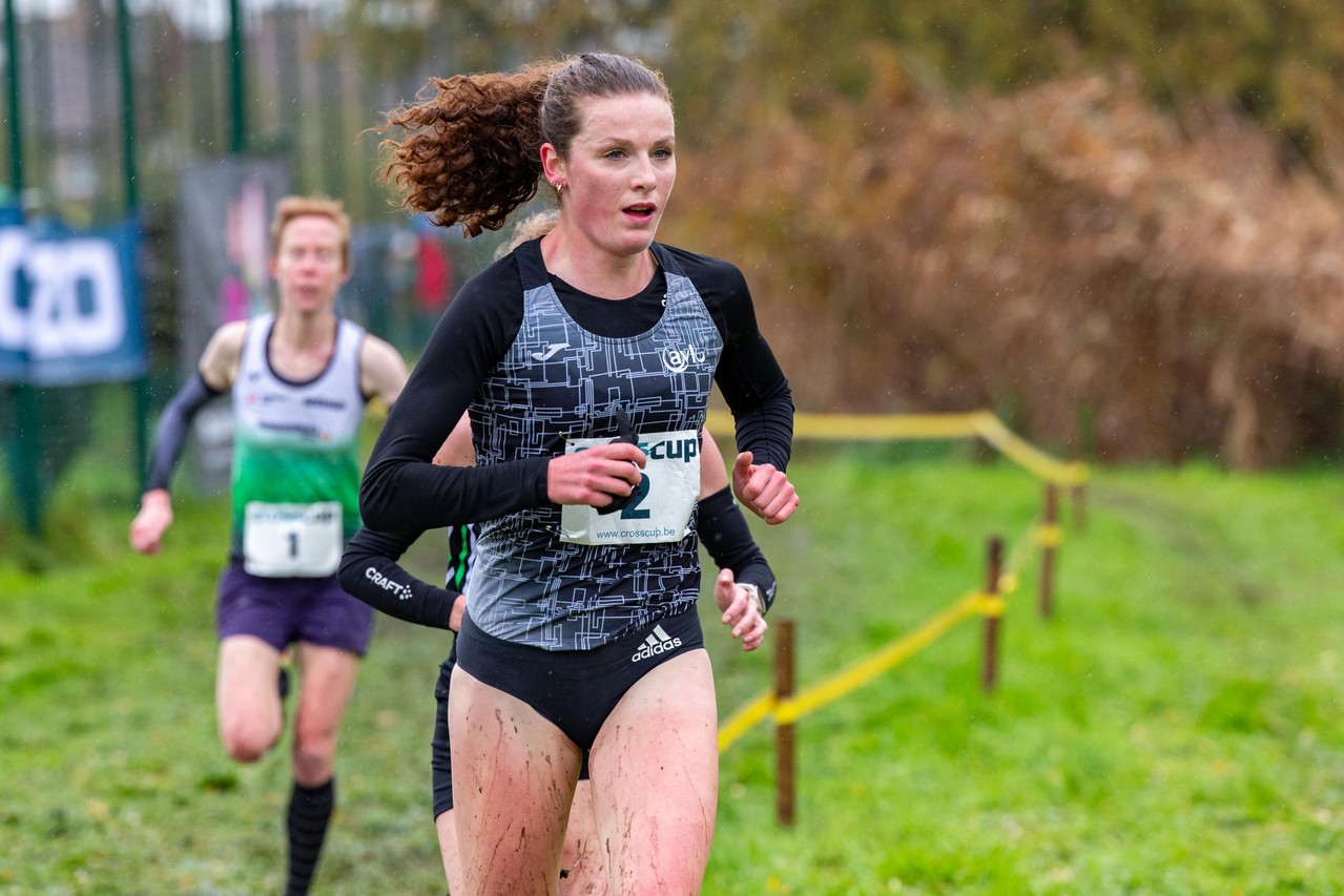 Lisa Rooms en team van AV Lokeren maken favorietenrol waar op Crosscup