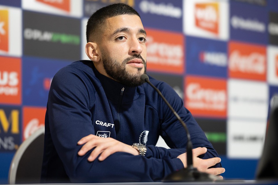Vanuit de tribune zag Tarik Tissoudali AA Gent geleidelijk aan stijgen in de rangschikking: “Play-off 1 halen is altijd de ambitie geweest. Hopelijk kunnen we dat waarmaken.”