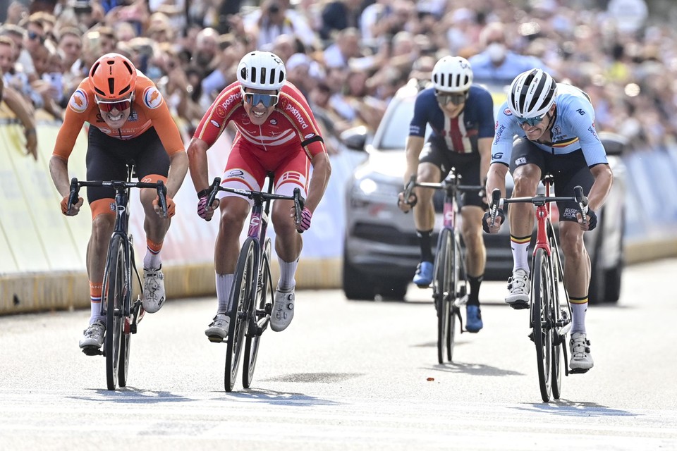 Weg podium: Stuyven legt de duimen voor Van Baarle en Valgren.
