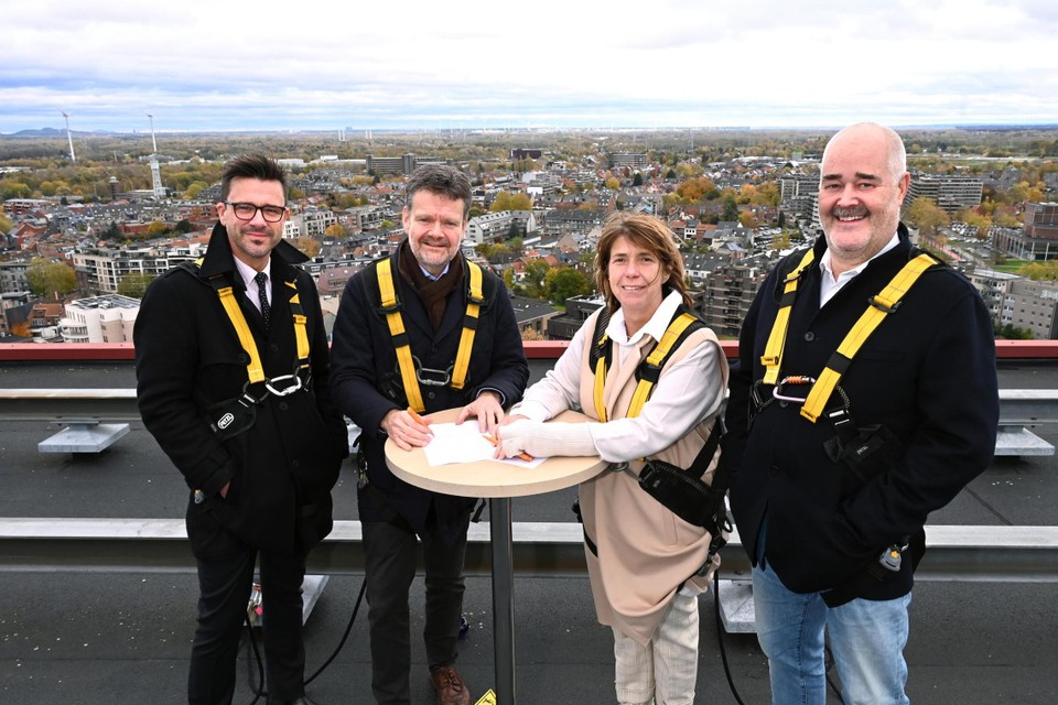 De samenwerking tussen PXL en Voka werd gevierd op het dak van het Radisson-hotel in Hasselt.  