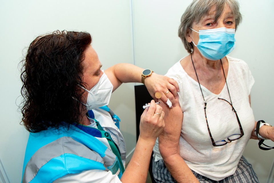 In het vaccinatiecentrum van Dilsen-Stokkem werd ook gisteren gevaccineerd. Vanaf 12 september start de campagne met de herfstbooster. 