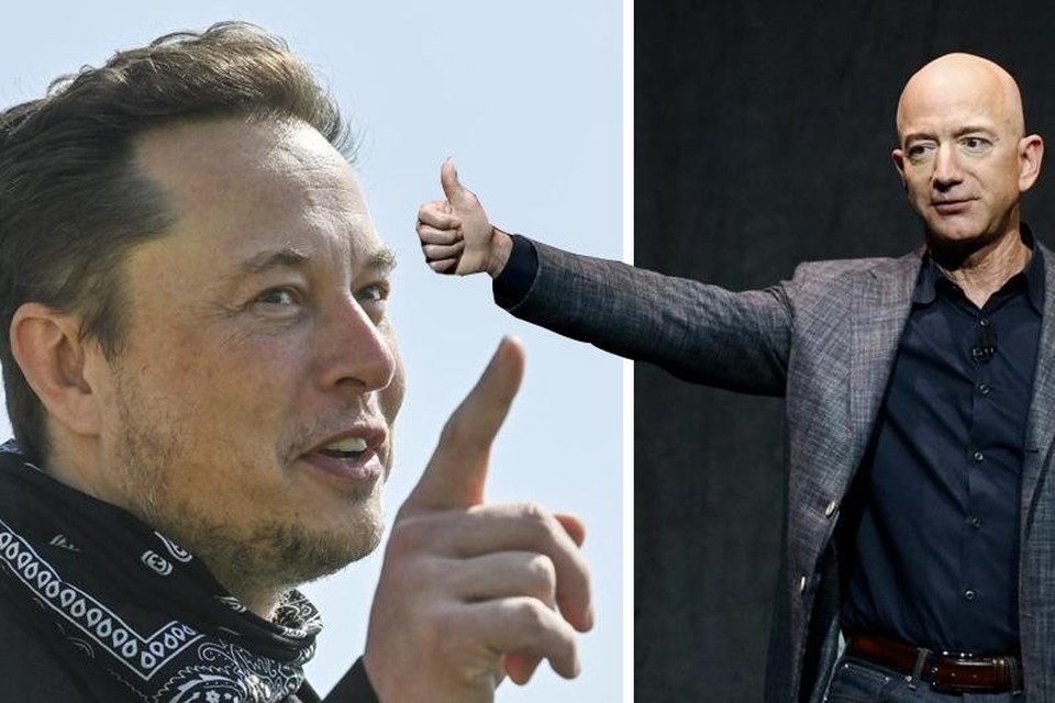 Elon Musk (links) en Jeff Bezos. 