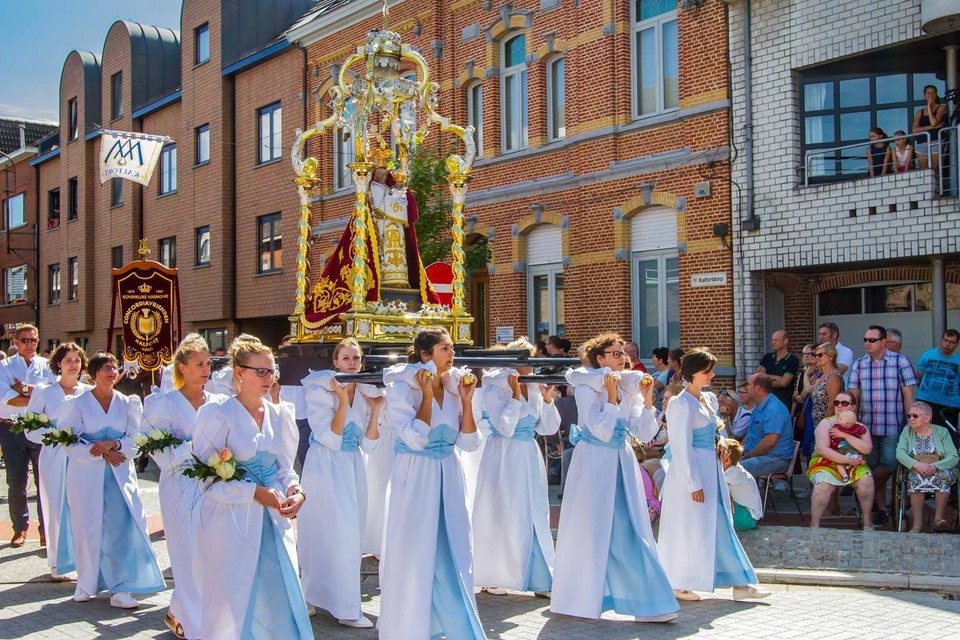 De Maria-ommegang - elk jaar op de tweede zondag na 15 augustus - is een evenement met grote historische waarde. Rond 1600 al trokken de Kalfortenaren voor het eerst in processie door hun dorp met het beeld van Onze-Lieve-Vrouw ten Traan.