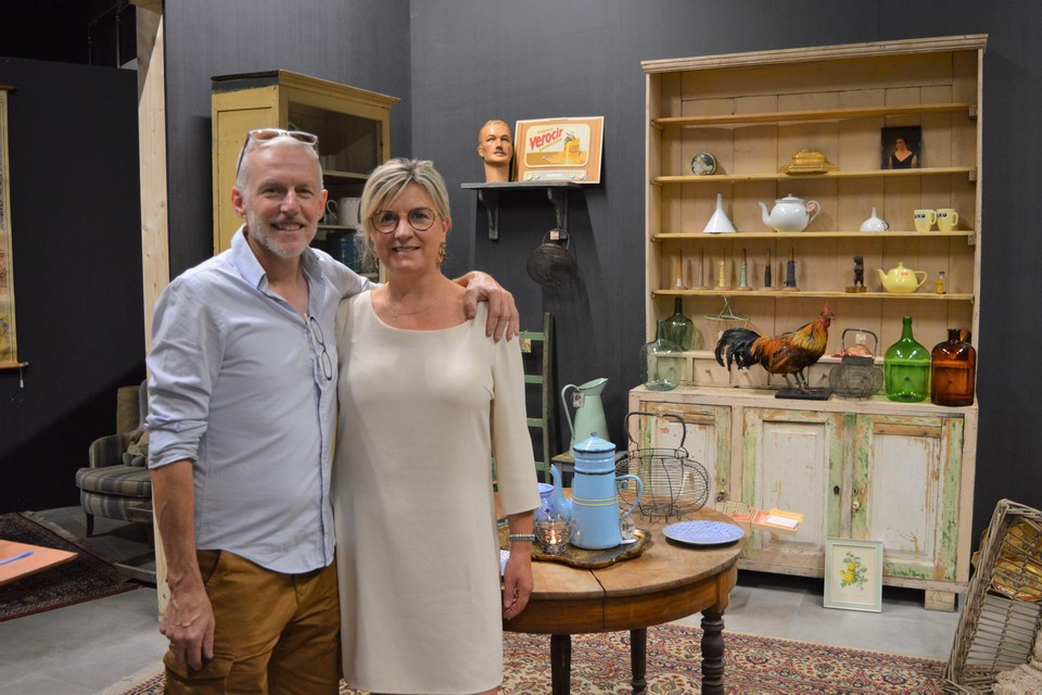 An en Daniël in hun nieuwe antiekwinkel ‘Cecile & Cyriel’.