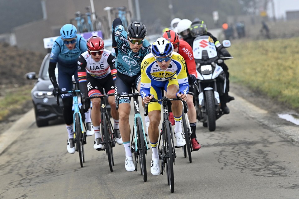 Kenny De Ketele, Bert De Backer, Yevgeniy Fodorov, Ryan Gibbons en Matis Louvel trekken in de aanval.