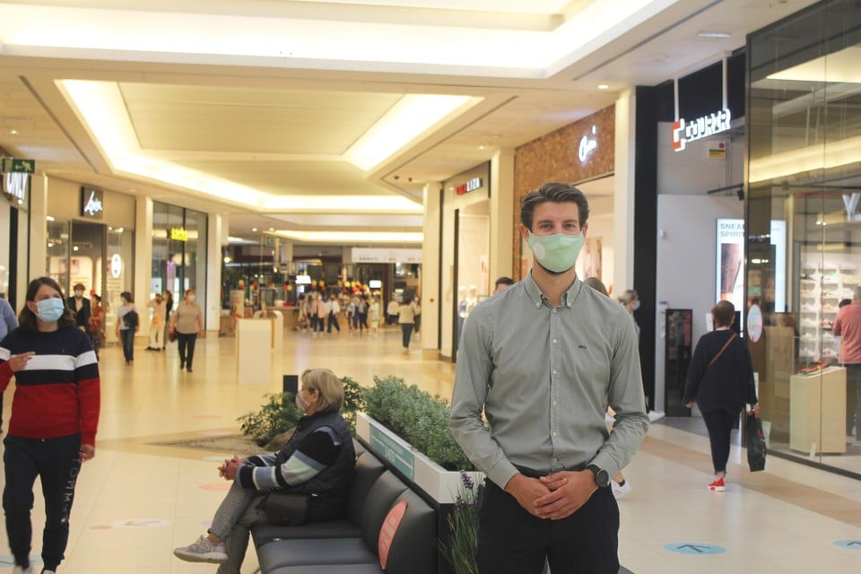Verschillende coronaregels, zoals alleen winkelen en de sluiting van de horeca, hebben de bezoekerscijfers van Waasland Shopping een serieuze knauw gegeven, aldus manager Vincent Hermans.