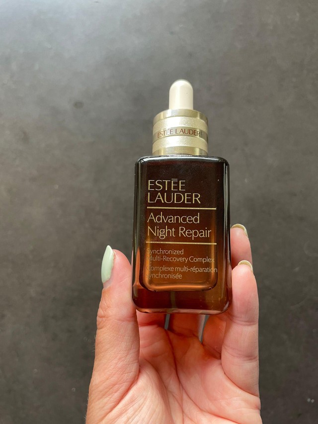 GETEST Het gehypete nachtserum van Estée Lauder Een gezonde gloed maar de prijs doet ons