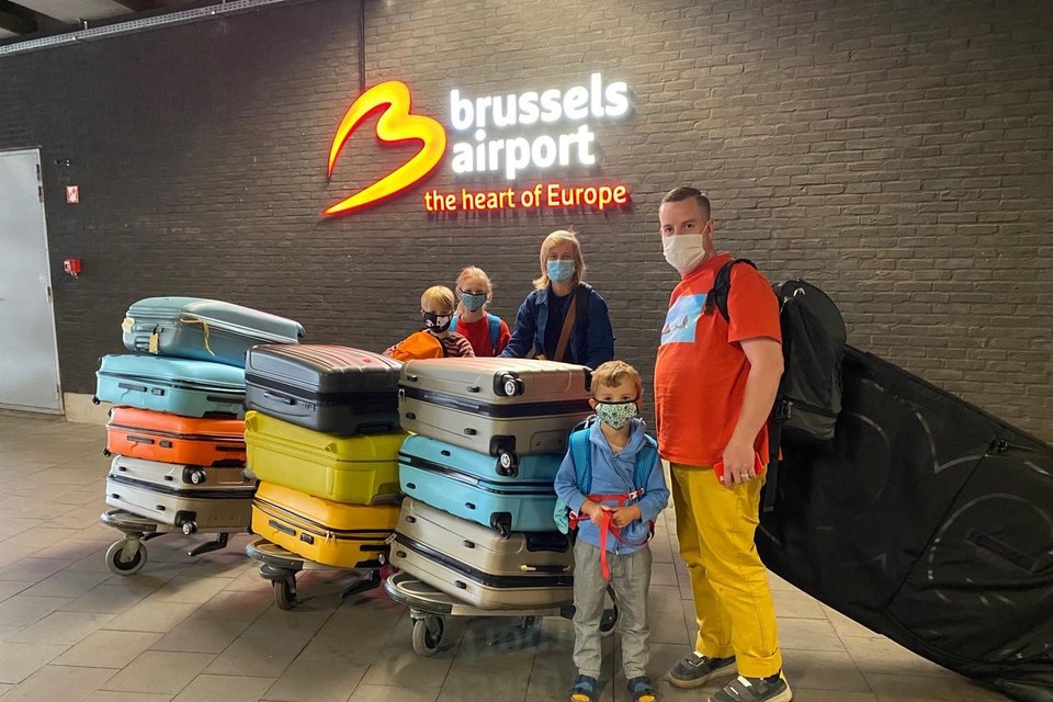 De familie Wylin, bij hun vertrek vanop Brussels Airport. 