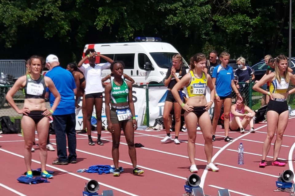 Djemine Kudura (tweede van links) is de rust zelf voor de start.