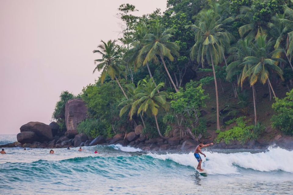 Sri Lanka heeft alles in huis om toeristen te bekoren. De prachtige surfstranden aan de oostkust, bijvoorbeeld, maar vooral ook de enorm gastvrije mensen. 